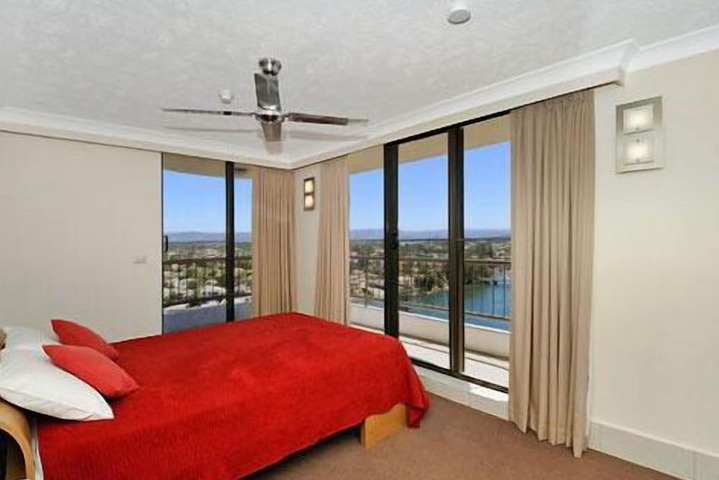 Room 22 of 37