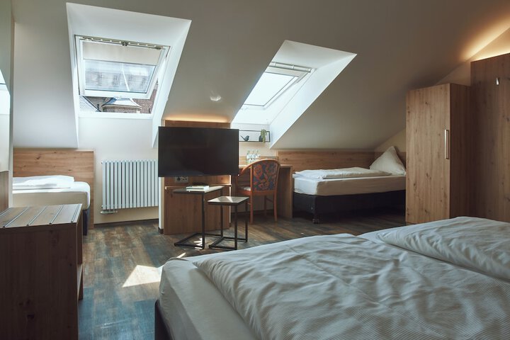 Room 44 of 142