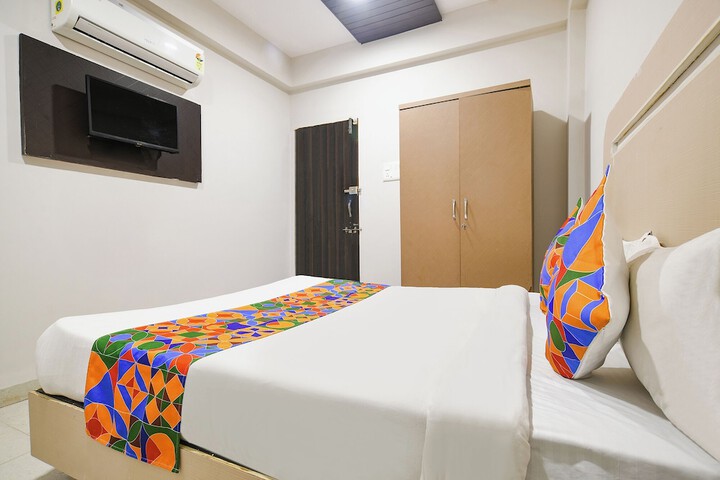 Room 25 of 38