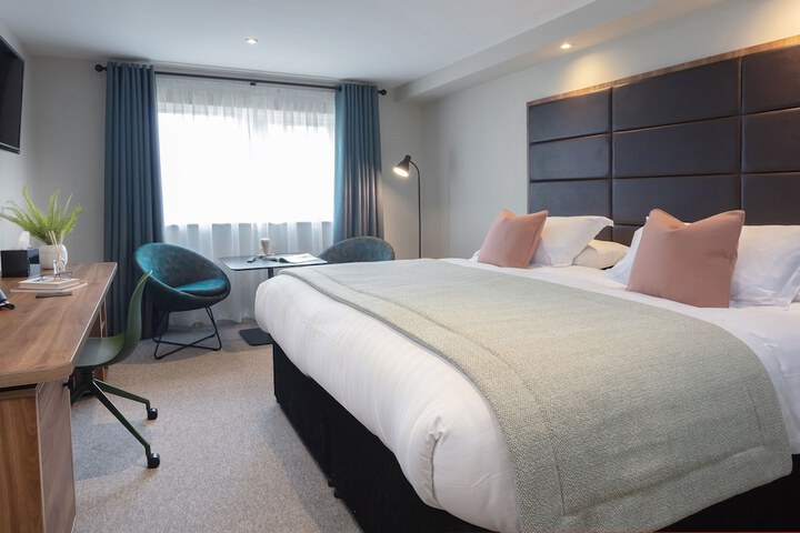 Room 4 of 43