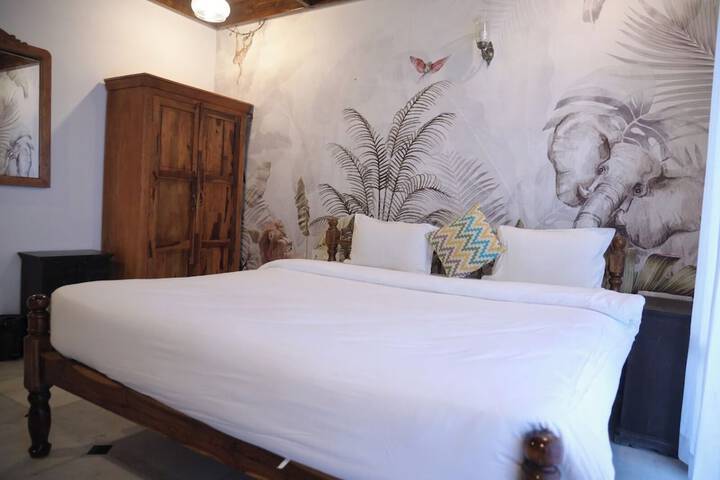 Room 3 of 36