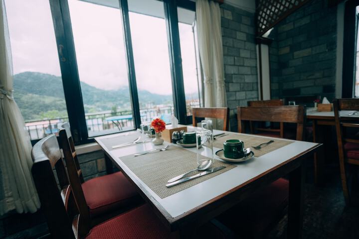 Dining 75 of 157