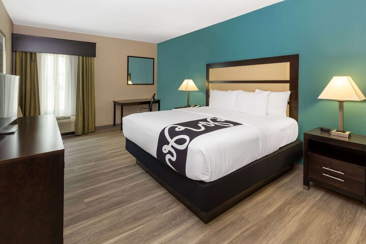 1 King Bed (23 of 23)