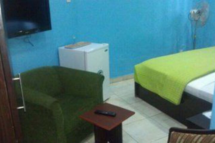 Room 12 of 18