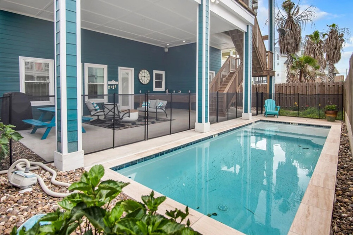 Pool 10 of 19