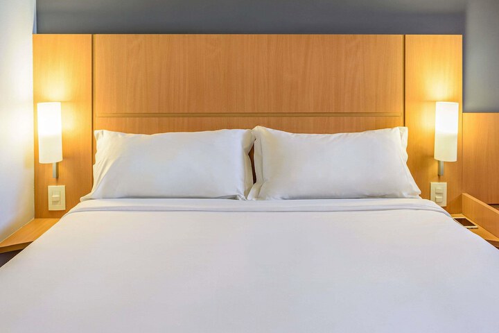 Room 32 of 72