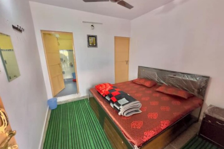 Room 4 of 14