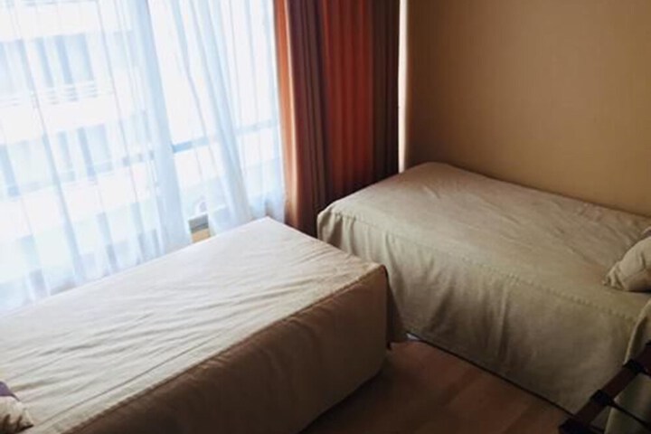 Room 2 of 40