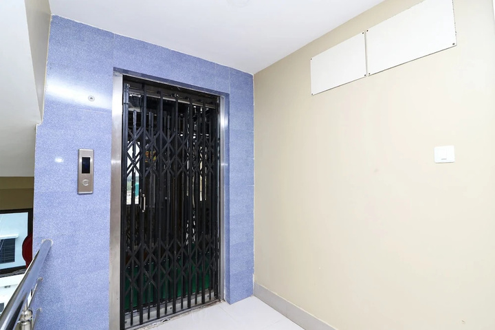 Room 10 of 13