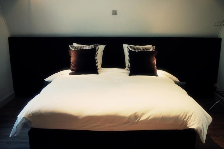 Room 5 of 15
