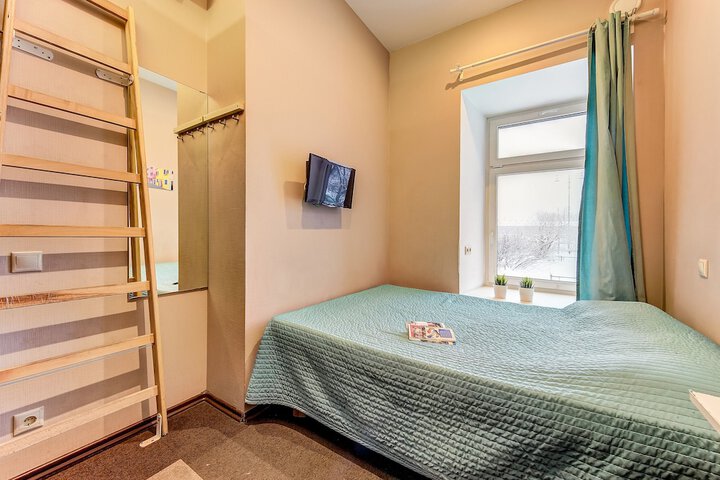 Room 9 of 15