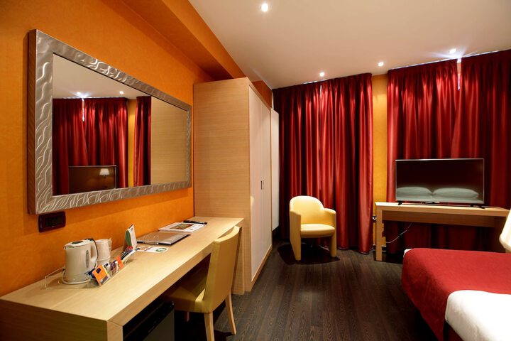 Room 30 of 68