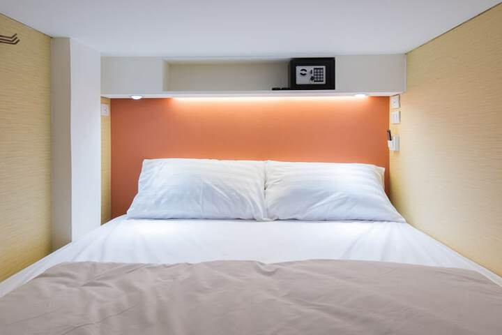 Room 27 of 46