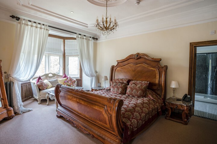 Room 3 of 91