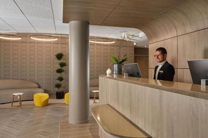 Entrance & Lobby