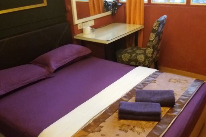 Room 17 of 37