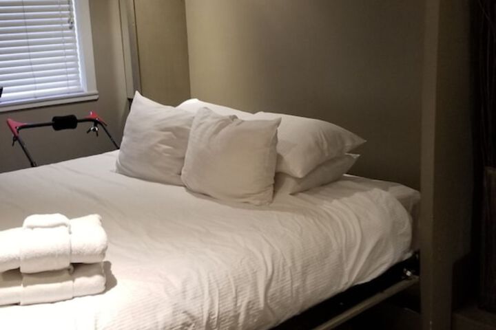 Room 105 of 828