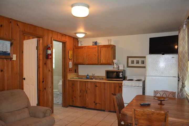Room 6 of 12