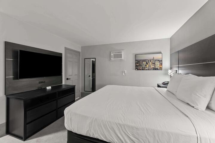 Room 6 of 56