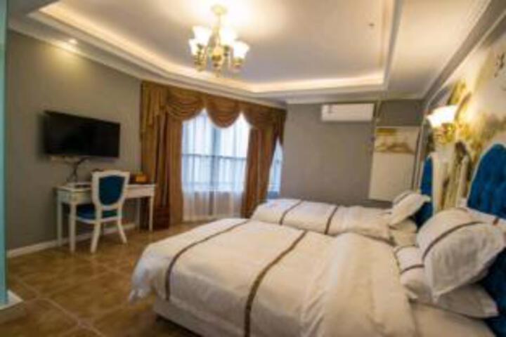 Room 12 of 12