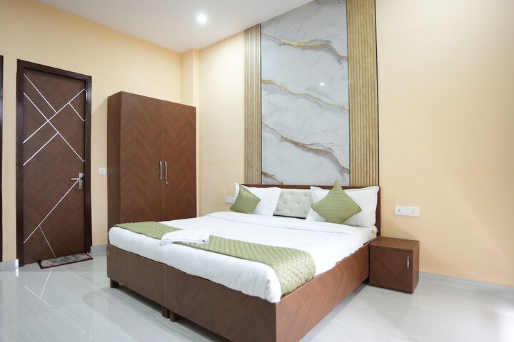 Room 15 of 36