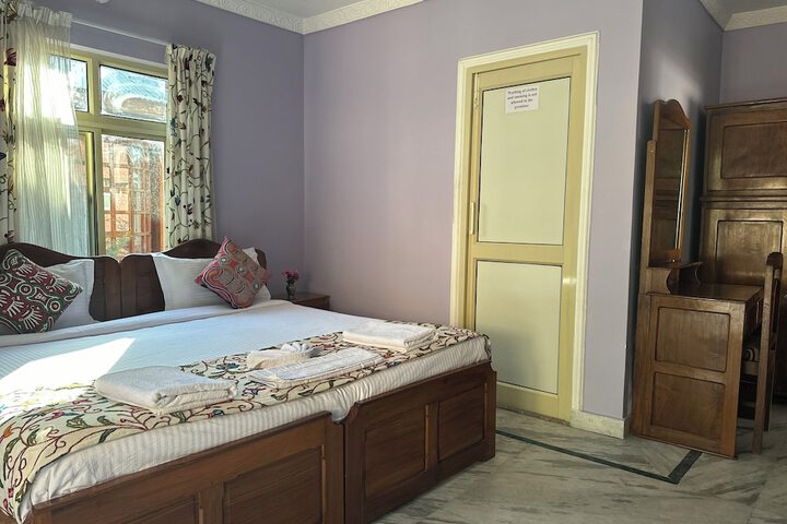 Room 27 of 42