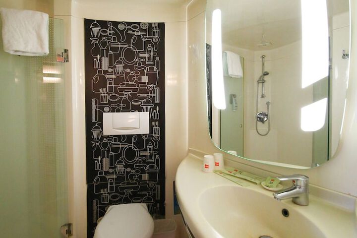 Room 46 of 72