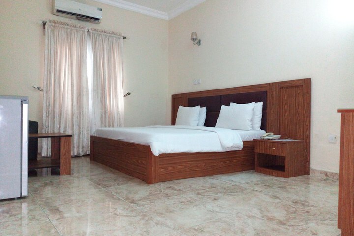 Room 4 of 27