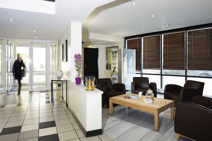 Guest Lobby