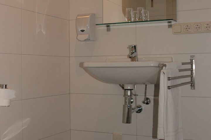 Room 34 of 70