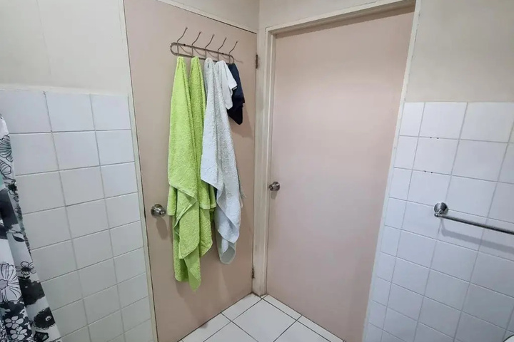 Room 5 of 11
