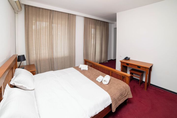 Room 13 of 26