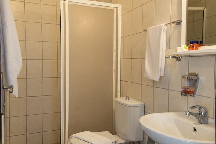 Room 7 of 25