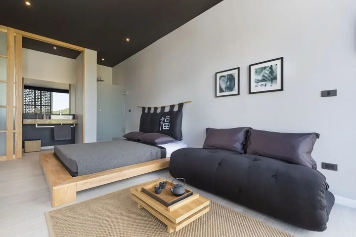Room 4 of 20
