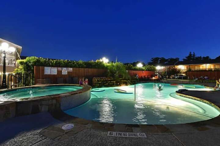 Pool Hotel