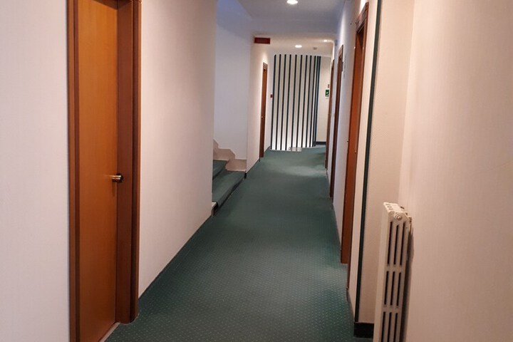 Ballroom/Hall 38 of 51