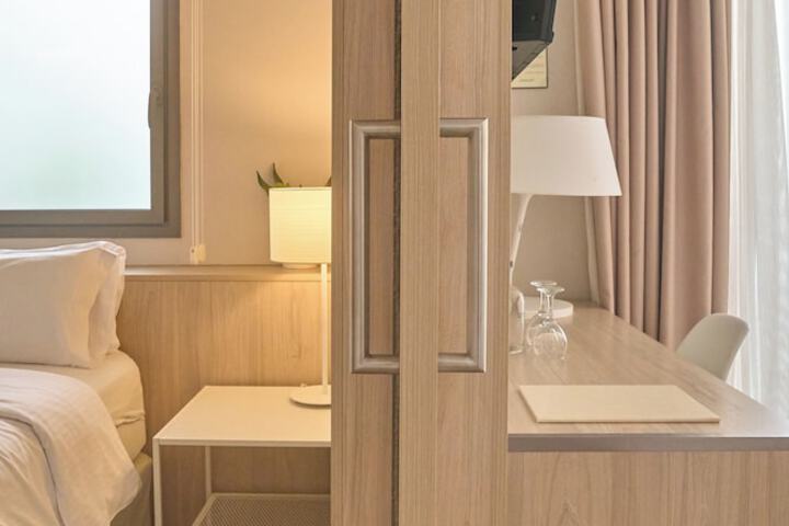 Room 17 of 50