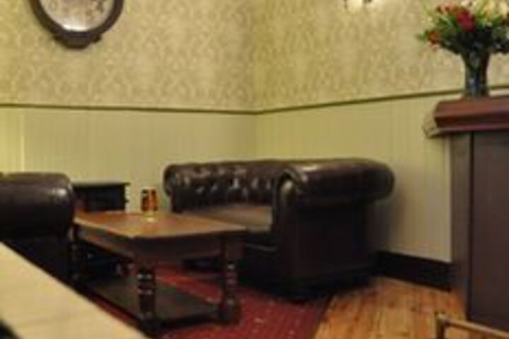 Lounge 8 of 11