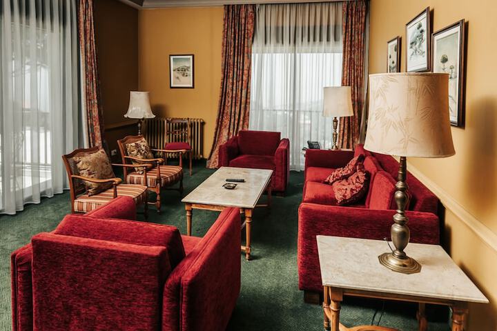 Room 18 of 33