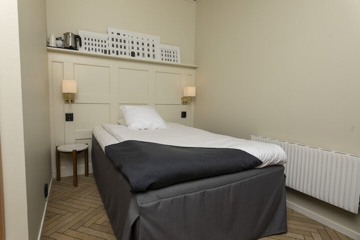 Room 40 of 141