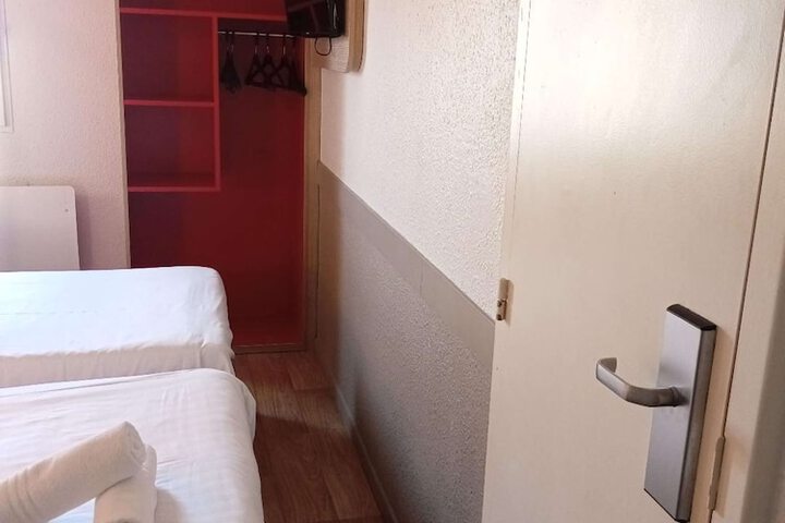Room 9 of 46
