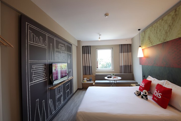Room 9 of 49
