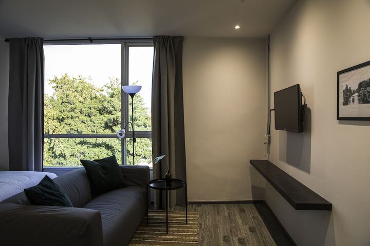 Room 30 of 142