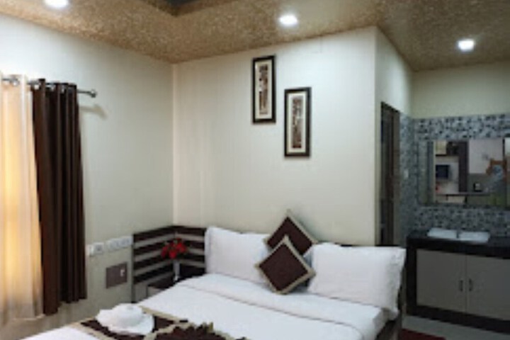 Room 2 of 16