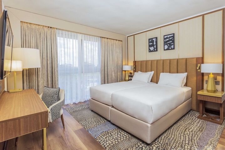 Room 4 of 80