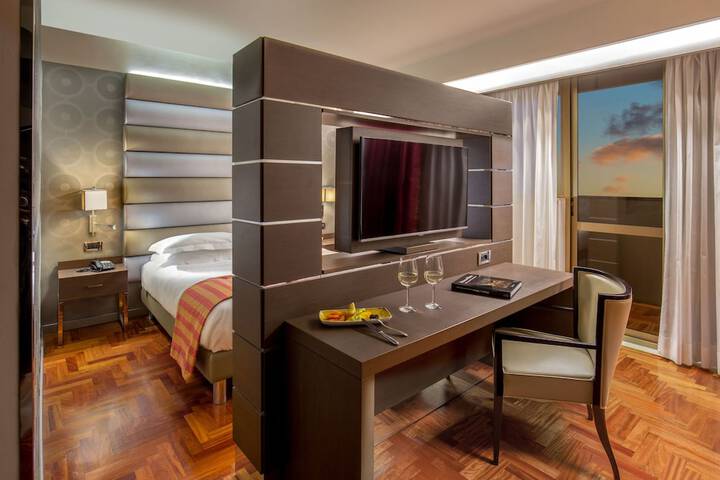 Room 17 of 30