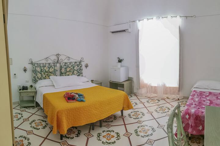 Room 10 of 37