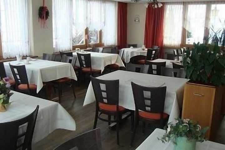 Dining 33 of 62