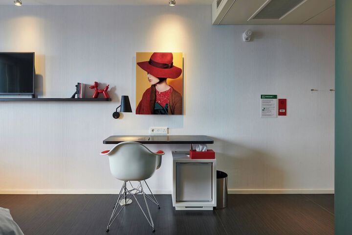Room 17 of 53