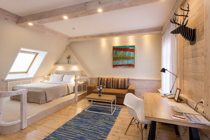 Room 3 of 109
